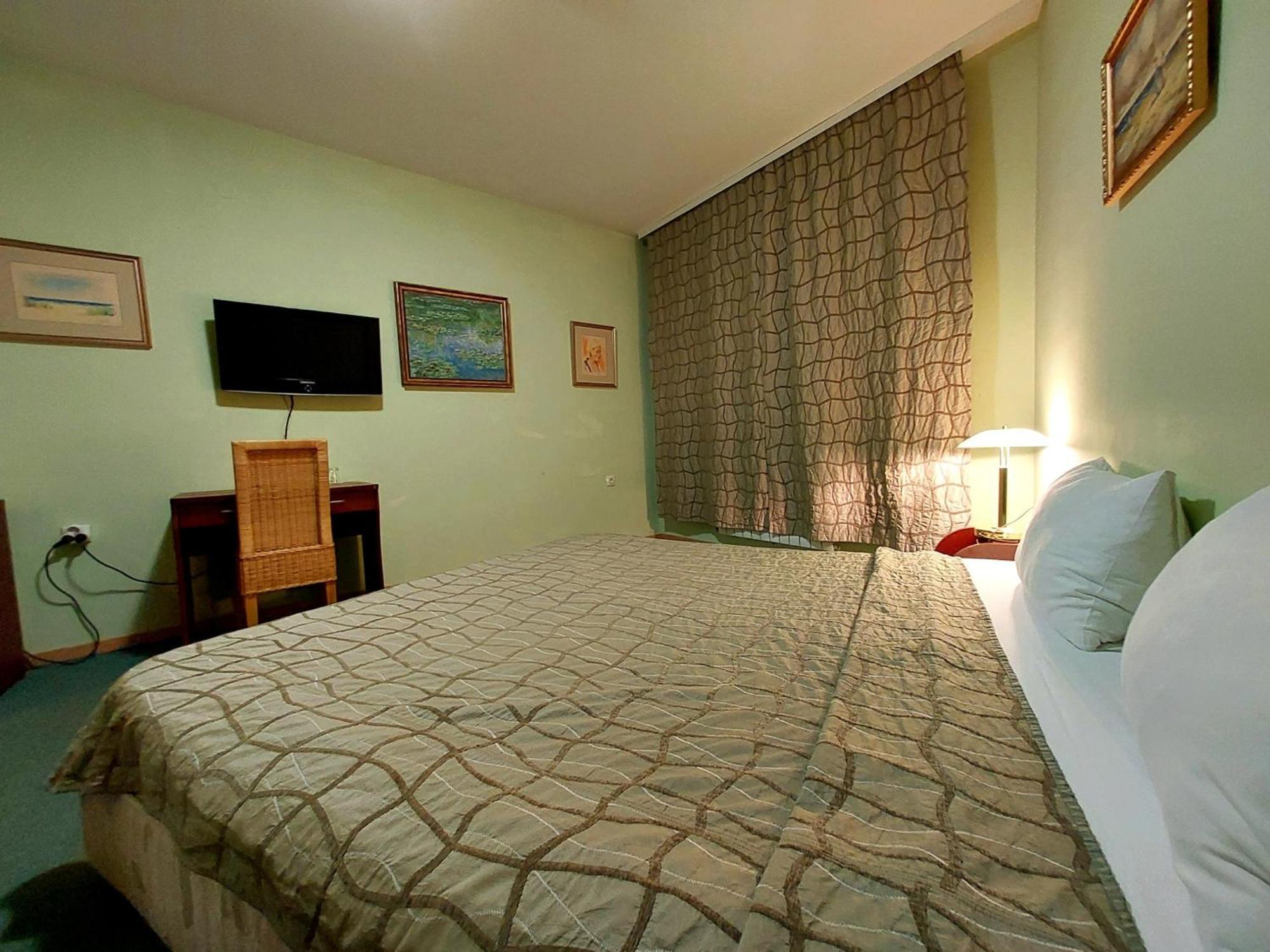 Family Art Hotel Gallery Πλέβεν Εξωτερικό φωτογραφία