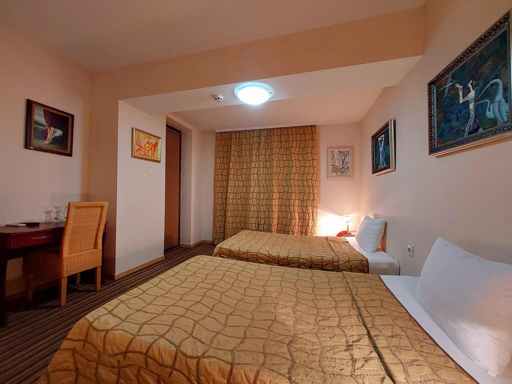 Family Art Hotel Gallery Πλέβεν Εξωτερικό φωτογραφία